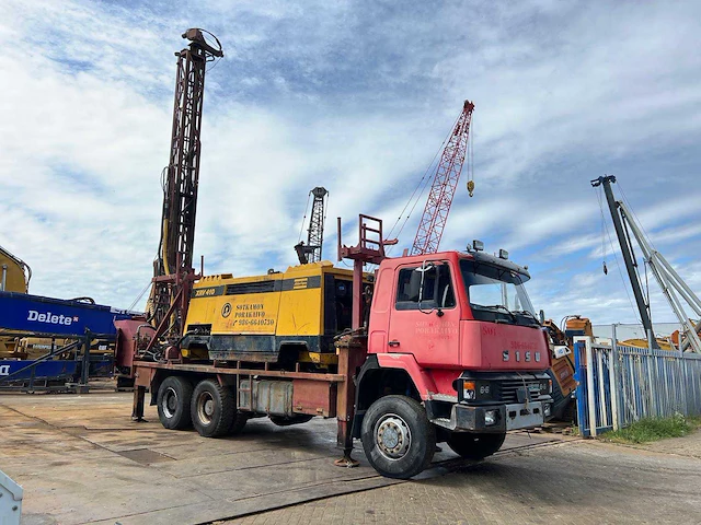 Sisu 12e480 6x6 waterputboormachine atlas copco xrv410 - afbeelding 1 van  19