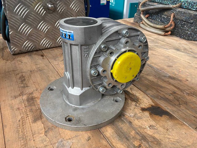 Siti mi 70 p haakse wormwielreductor - afbeelding 2 van  4