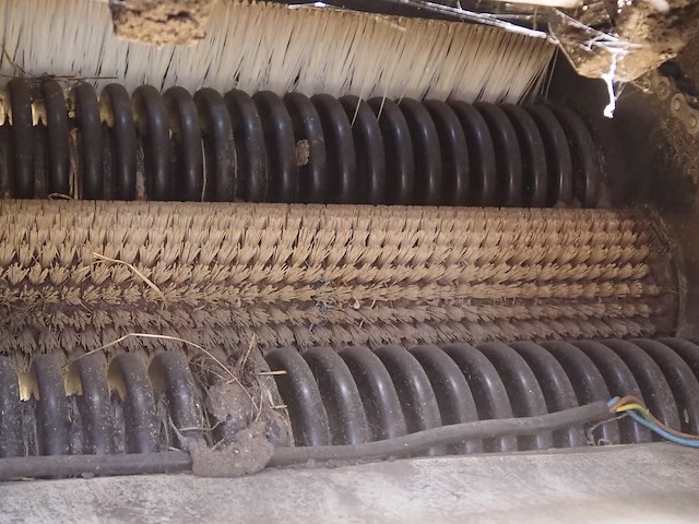 Skals brushing machine - afbeelding 16 van  18