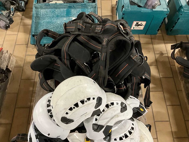 Skalt/petzl veiligheidshelmen, harnassen en vanglijnen (30x) - afbeelding 4 van  4