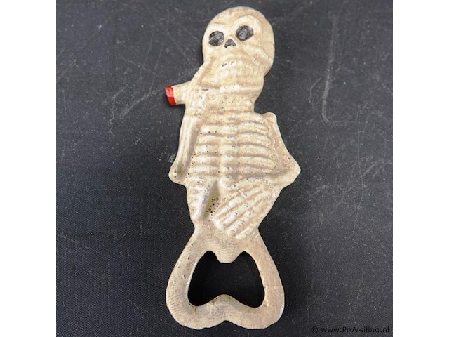 Skelet als flesopener van ijzer - afbeelding 2 van  5