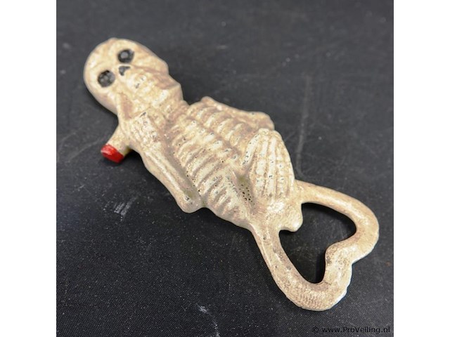 Skelet als flesopener van ijzer - afbeelding 3 van  5