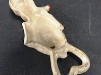 Skelet als flesopener van ijzer - afbeelding 4 van  5