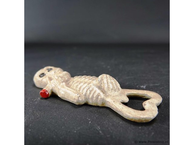 Skelet als flesopener van ijzer - afbeelding 5 van  5