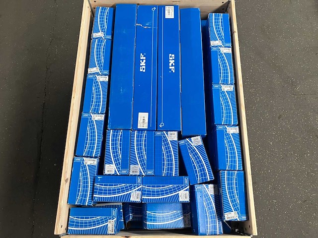 Skf - partij aandrijfcomponenten & assen 257kg - afbeelding 1 van  3