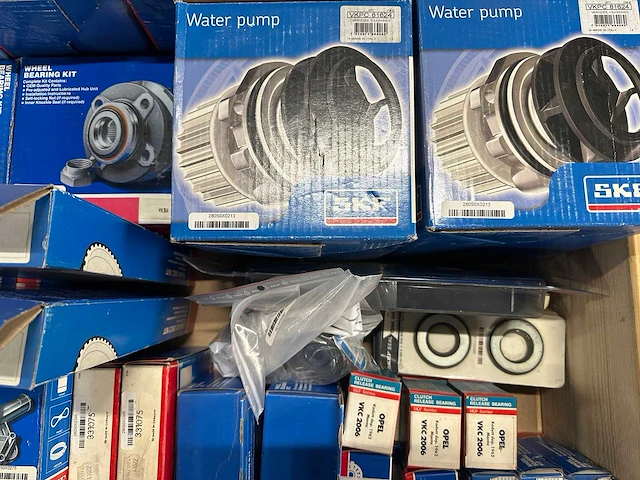Skf - partij auto-onderdelen, lagers, waterpompen, wielnaafsets & distributiesets - afbeelding 8 van  11