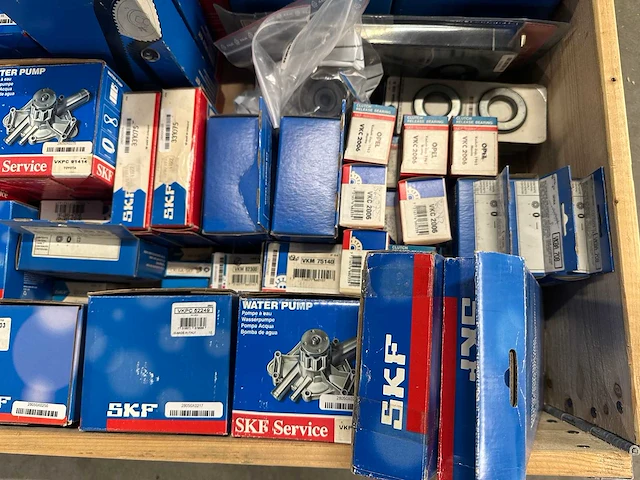 Skf - partij auto-onderdelen, lagers, waterpompen, wielnaafsets & distributiesets - afbeelding 3 van  11