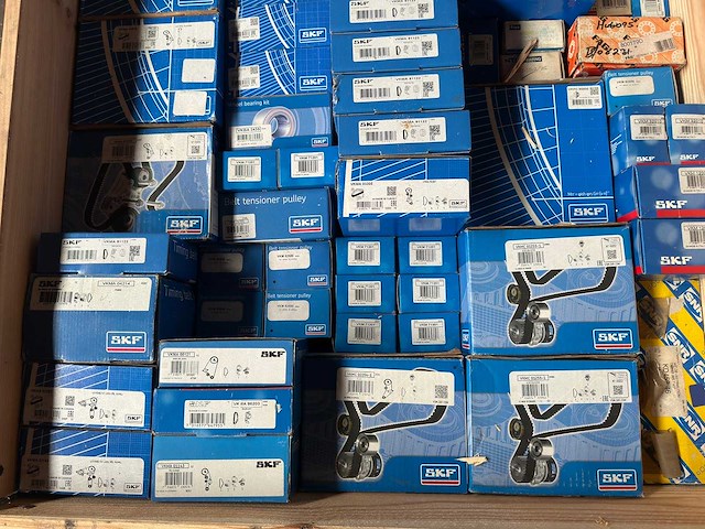 Skf - partij auto-onderdelen (o.a. distributiesets en spanrollen) - afbeelding 3 van  10