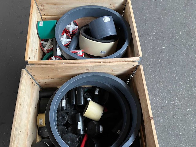 Skf - partij kunststof ringen 181kg - afbeelding 2 van  6