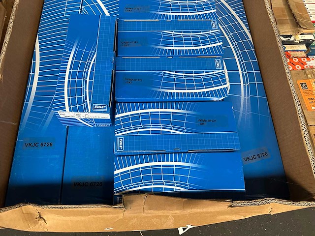Skf - partij skf voertuigonderdelen (o.a. riemsets) 119kg - afbeelding 3 van  5