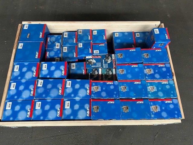 Skf - partij waterpompen / automotive onderdelen 73kg - afbeelding 1 van  9