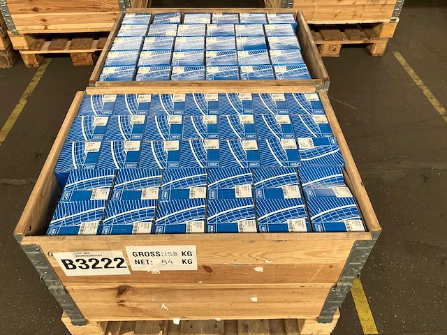 Skf - partij waterpompen en automotive lagers - afbeelding 1 van  6