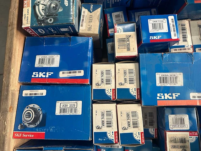 Skf - partij wiellagers, spanrollen, lagercomponenten & waterpompen - afbeelding 13 van  14