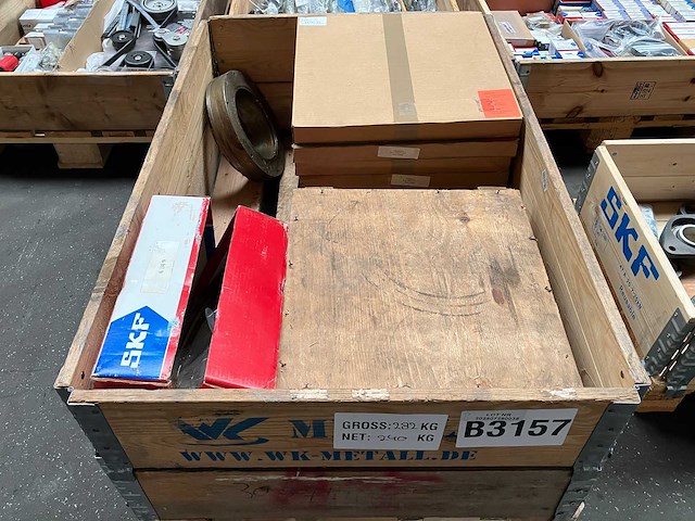 Skf - partij zware lagers en componenten 240kg - afbeelding 1 van  6