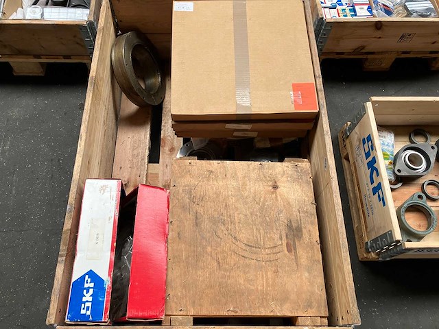 Skf - partij zware lagers en componenten 240kg - afbeelding 1 van  2