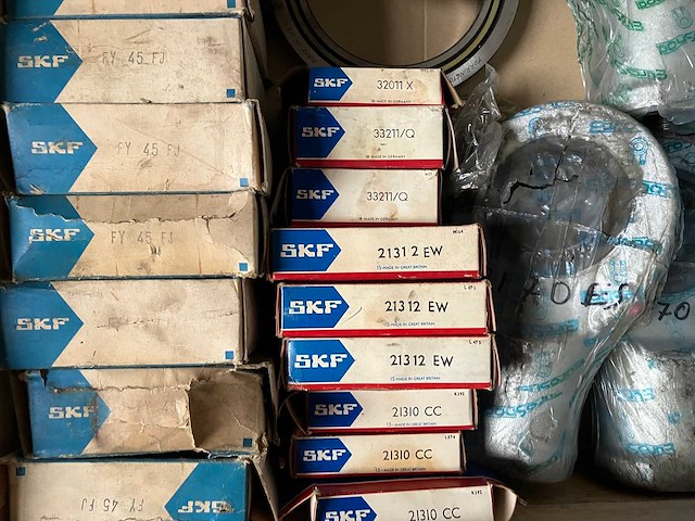 Skf / elges - partij lagers en stangkoppen 193kg - afbeelding 2 van  11