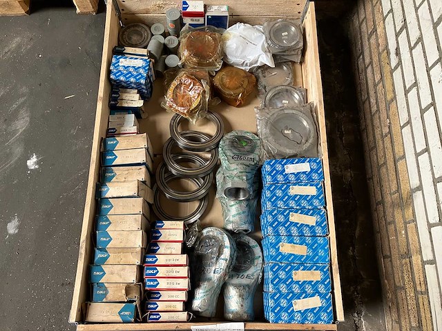 Skf / elges - partij lagers en stangkoppen 193kg - afbeelding 4 van  11