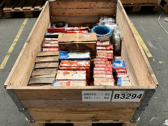 Skf, fag - partij lagers en metalen ringen 281kg - afbeelding 1 van  10
