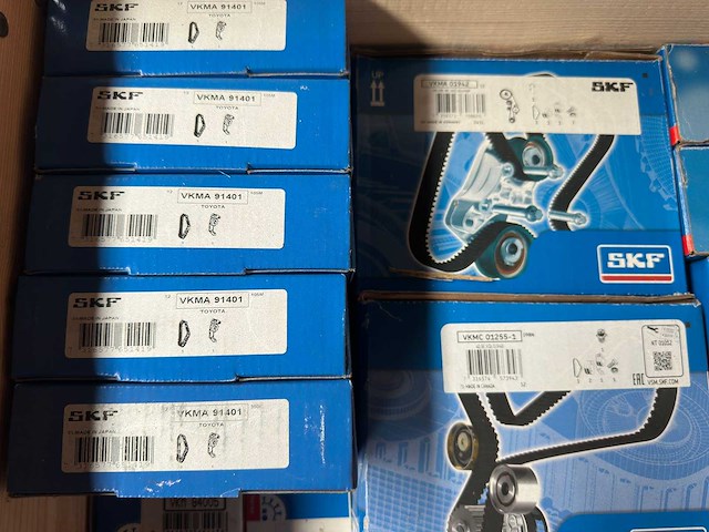 Skf, fag, ina - partij auto-onderdelen (o.a. waterpompen en riemsets) - afbeelding 1 van  2
