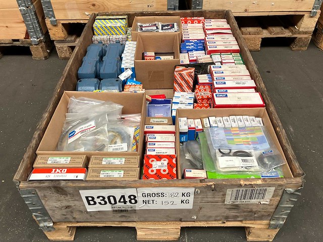 Skf, fag, ntn, akn, snr, asahi, nsk, nke en iko - grote partij lagers, lagerblokken en afdichtingen 152kg - afbeelding 1 van  7