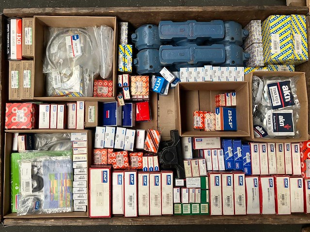 Skf, fag, ntn, akn, snr, asahi, nsk, nke en iko - grote partij lagers, lagerblokken en afdichtingen 152kg - afbeelding 5 van  7