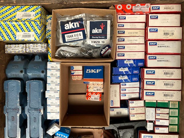 Skf, fag, ntn, akn, snr, asahi, nsk, nke en iko - grote partij lagers, lagerblokken en afdichtingen 152kg - afbeelding 6 van  7