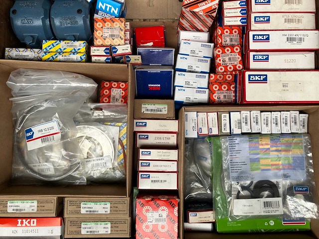 Skf, fag, ntn, akn, snr, asahi, nsk, nke en iko - grote partij lagers, lagerblokken en afdichtingen 152kg - afbeelding 10 van  11