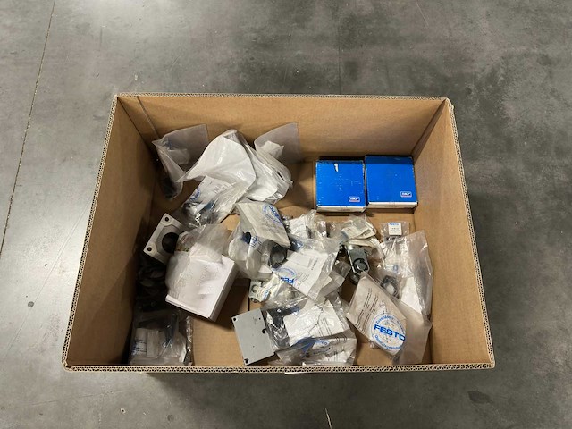 Skf / festo - partij pneumatiek onderdelen & kettingwielen - afbeelding 2 van  7