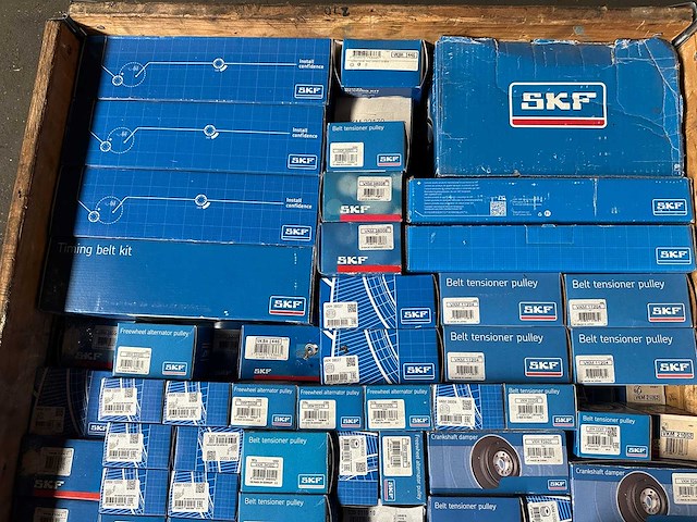 Skf, ina, nsk, koyo - partij skf automotive onderdelen: spanrollen, vrijloopdynamo-poelies, distributiesets, krukasdempers en waterpompen - afbeelding 7 van  11