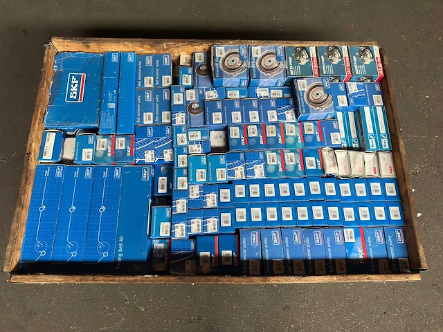 Skf, ina, nsk, koyo - partij skf automotive onderdelen: spanrollen, vrijloopdynamo-poelies, distributiesets, krukasdempers en waterpompen - afbeelding 8 van  11