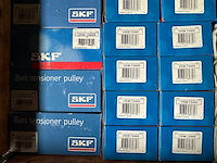 Skf, ina, nsk, koyo - partij skf automotive onderdelen: spanrollen, vrijloopdynamo-poelies, distributiesets, krukasdempers en waterpompen - afbeelding 1 van  2