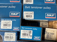 Skf, ina, nsk, koyo - partij skf automotive onderdelen: spanrollen, vrijloopdynamo-poelies, distributiesets, krukasdempers en waterpompen - afbeelding 2 van  2