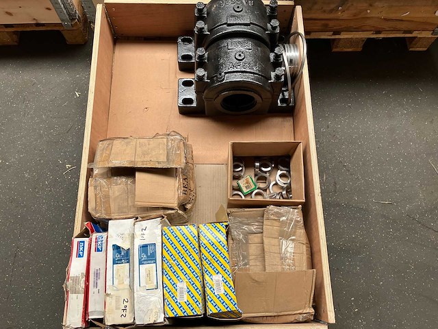 Skf / snr - partij lagers en jones gietijzeren lagerhuizen 226kg - afbeelding 2 van  8