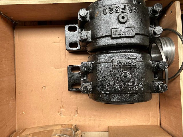 Skf / snr - partij lagers en jones gietijzeren lagerhuizen 226kg - afbeelding 4 van  8