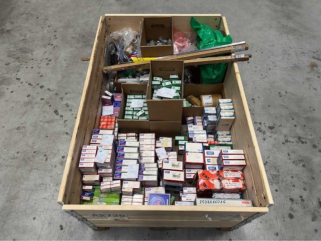 Skf/nsk - partij lagers & oliekeerringen - afbeelding 1 van  15