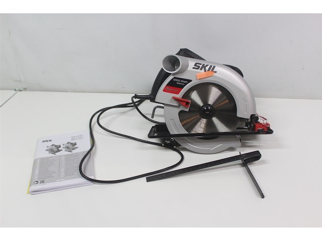 Skil cirkelzaag 1250w zaagcapaciteit 65mm - afbeelding 1 van  2