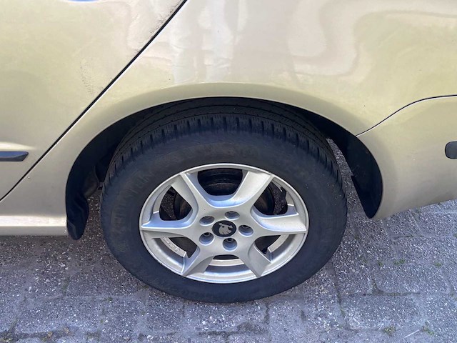 Skoda - 2004 - fabia combi - 1.4-16v choice - personenauto - afbeelding 13 van  16