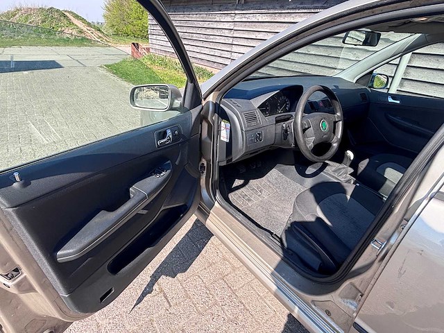 Skoda - 2004 - fabia combi - 1.4-16v choice - personenauto - afbeelding 22 van  26
