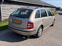 Skoda - 2004 - fabia combi - 1.4-16v choice - personenauto - afbeelding 2 van  8