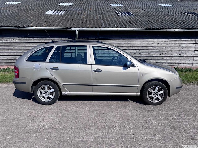 Skoda - 2004 - fabia combi - 1.4-16v choice - personenauto - afbeelding 3 van  8