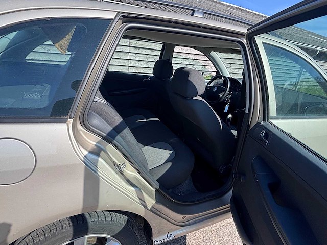 Skoda - 2004 - fabia combi - 1.4-16v choice - personenauto - afbeelding 4 van  8