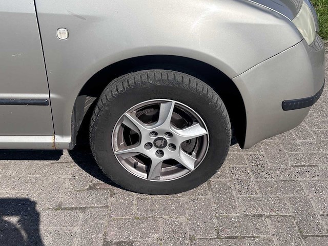 Skoda - 2004 - fabia combi - 1.4-16v choice - personenauto - afbeelding 5 van  8