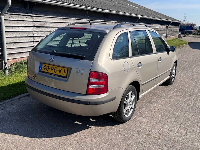 Skoda - 2004 - fabia combi - 1.4-16v choice - personenauto - afbeelding 8 van  26