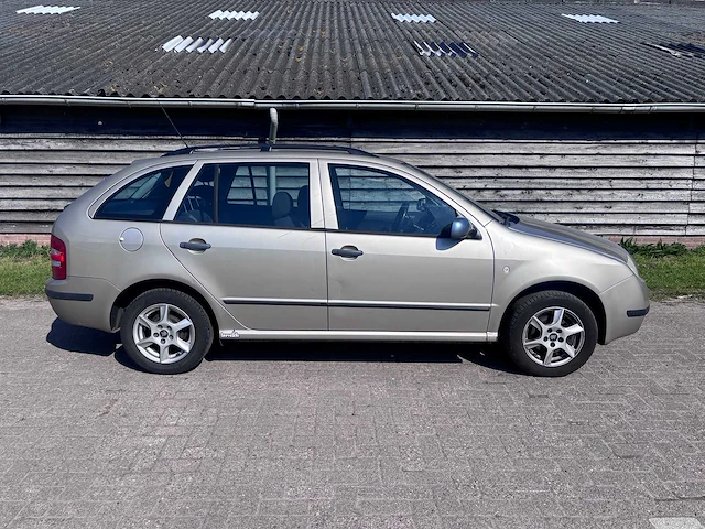 Skoda - 2004 - fabia combi - 1.4-16v choice - personenauto - afbeelding 9 van  26