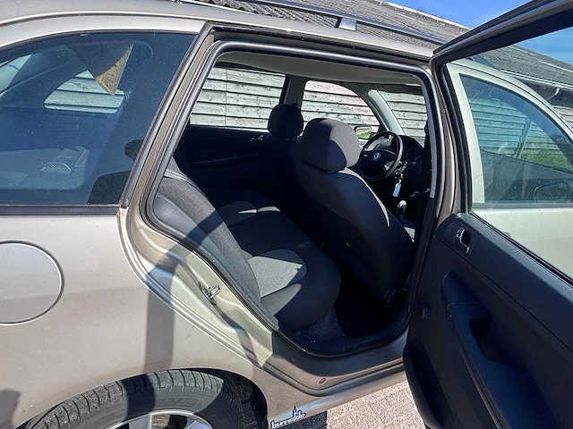 Skoda - 2004 - fabia combi - 1.4-16v choice - personenauto - afbeelding 13 van  26