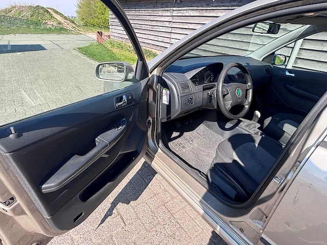 Skoda - 2004 - fabia combi - 1.4-16v choice - personenauto - afbeelding 22 van  26