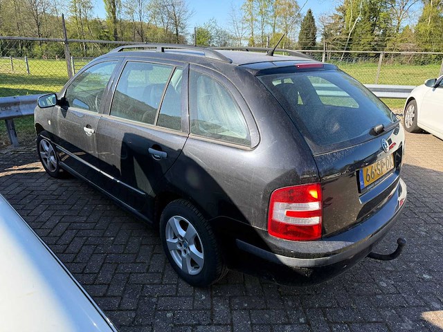 Skoda - 2006 - fabia combi - 1.4-16v elegance - personenauto - afbeelding 2 van  9