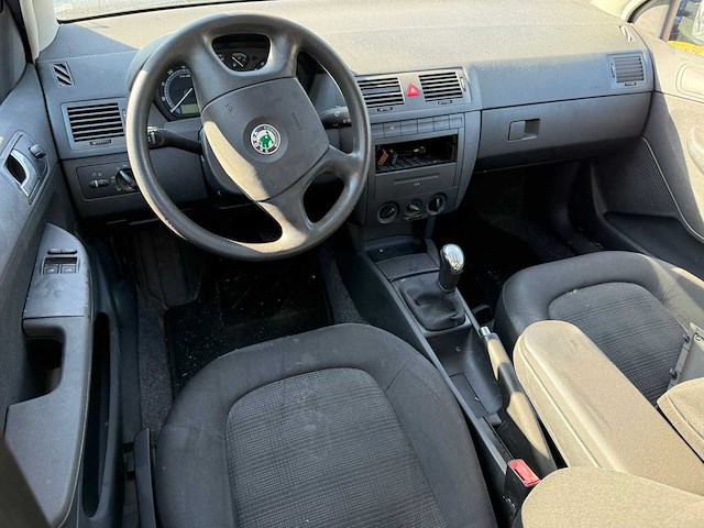 Skoda - 2006 - fabia combi - 1.4-16v elegance - personenauto - afbeelding 3 van  9