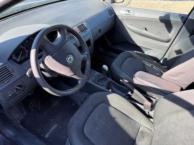 Skoda - 2006 - fabia combi - 1.4-16v elegance - personenauto - afbeelding 4 van  9