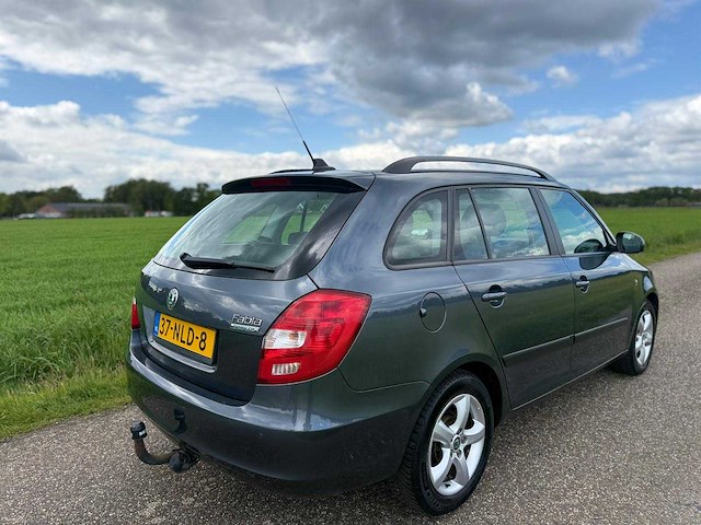 Skoda - 2010 - fabia combi - 1.2 tdi greenline - personenauto - 37-nld-8 - afbeelding 6 van  12